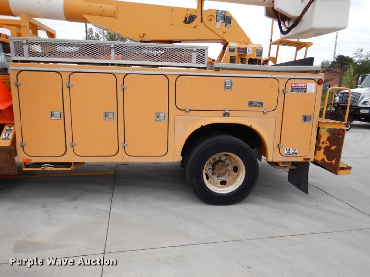 image for item DM0002 1997 Ford F800  bucket truck