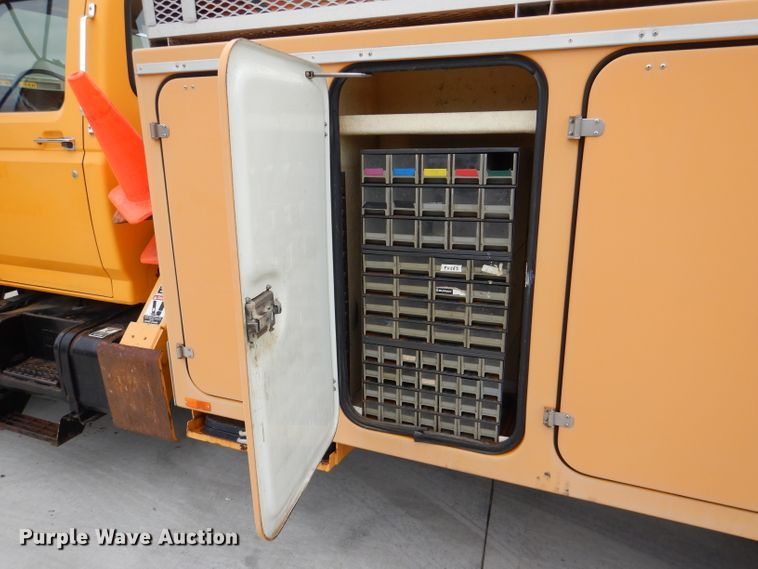 image for item DM0002 1997 Ford F800  bucket truck