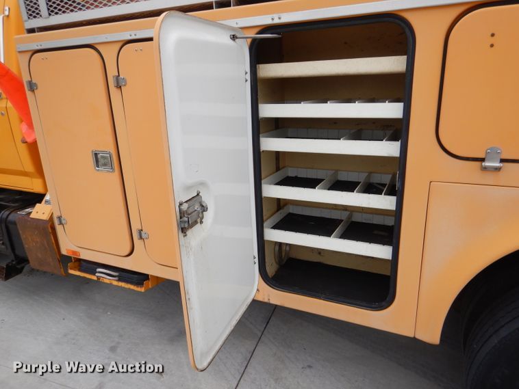 image for item DM0002 1997 Ford F800  bucket truck