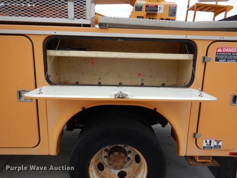 image for item DM0002 1997 Ford F800  bucket truck