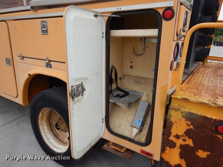 image for item DM0002 1997 Ford F800  bucket truck