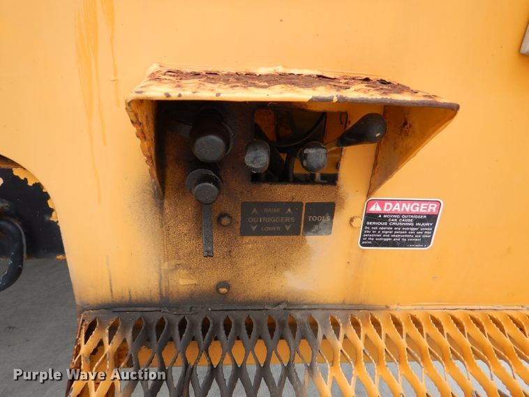 image for item DM0002 1997 Ford F800  bucket truck