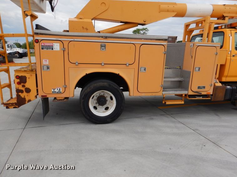 image for item DM0002 1997 Ford F800  bucket truck