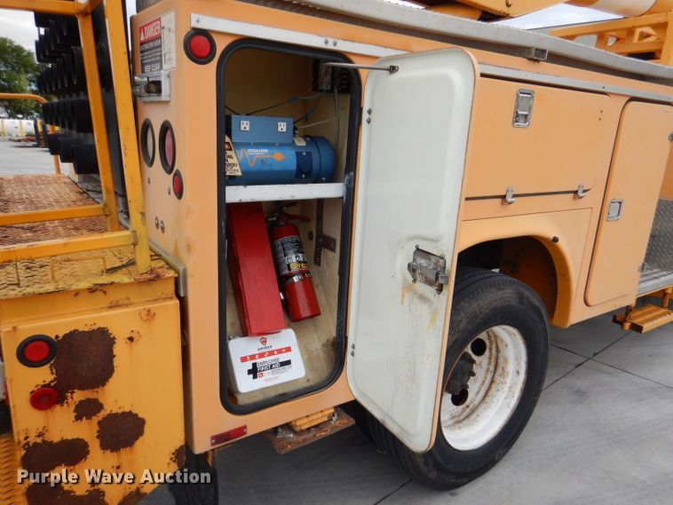 image for item DM0002 1997 Ford F800  bucket truck