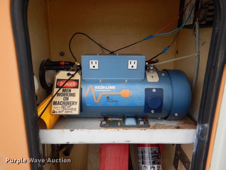 image for item DM0002 1997 Ford F800  bucket truck