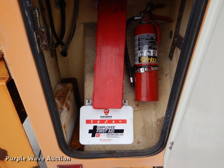 image for item DM0002 1997 Ford F800  bucket truck