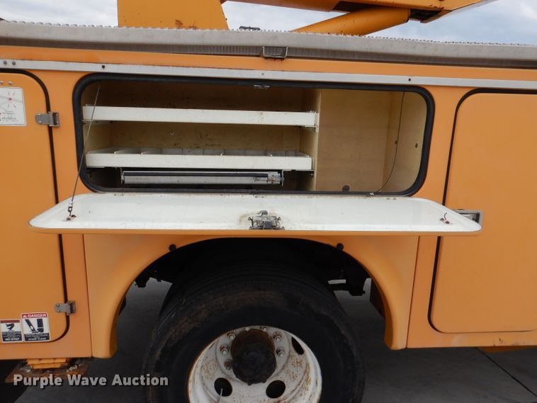 image for item DM0002 1997 Ford F800  bucket truck