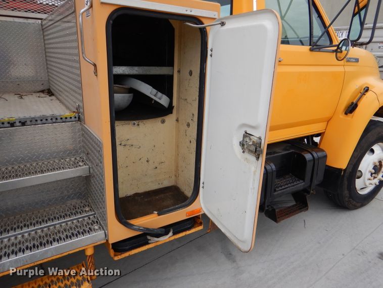 image for item DM0002 1997 Ford F800  bucket truck