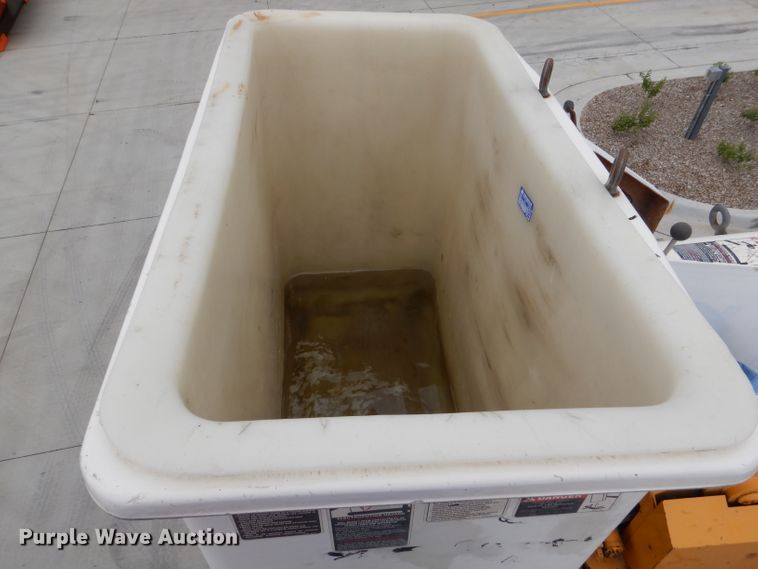 image for item DM0002 1997 Ford F800  bucket truck