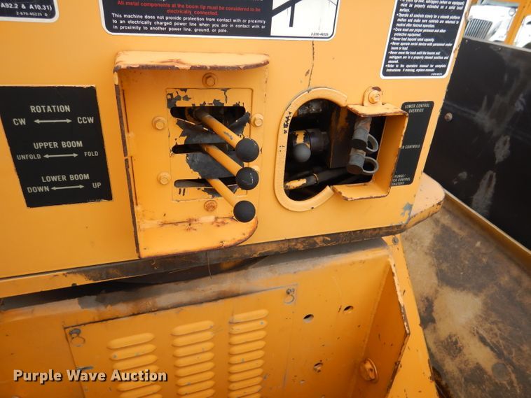 image for item DM0002 1997 Ford F800  bucket truck