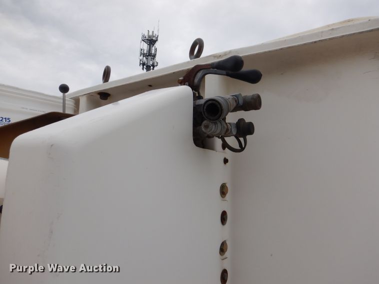 image for item DM0002 1997 Ford F800  bucket truck