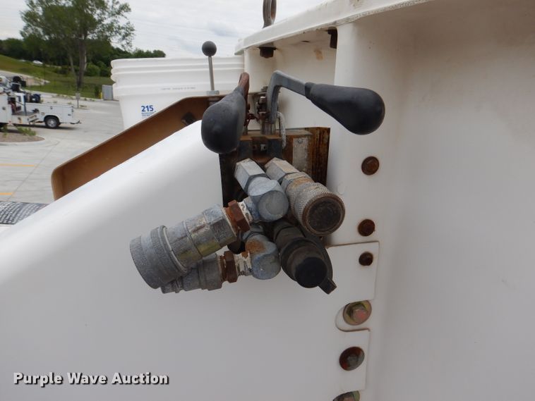 image for item DM0002 1997 Ford F800  bucket truck