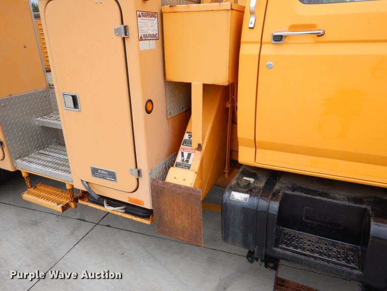 image for item DM0002 1997 Ford F800  bucket truck