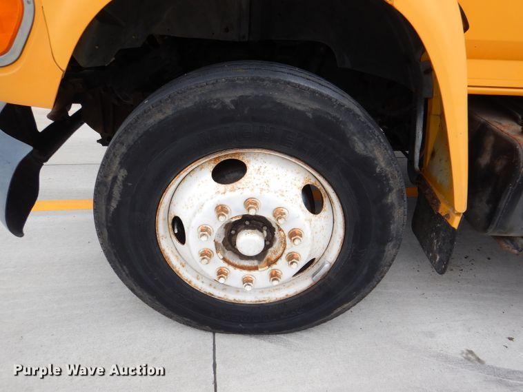 image for item DM0002 1997 Ford F800  bucket truck