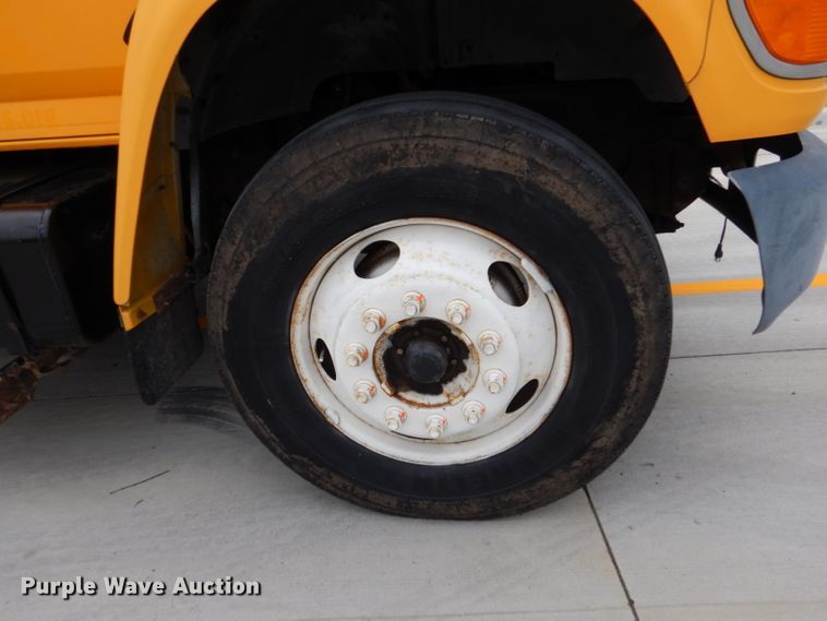 image for item DM0002 1997 Ford F800  bucket truck