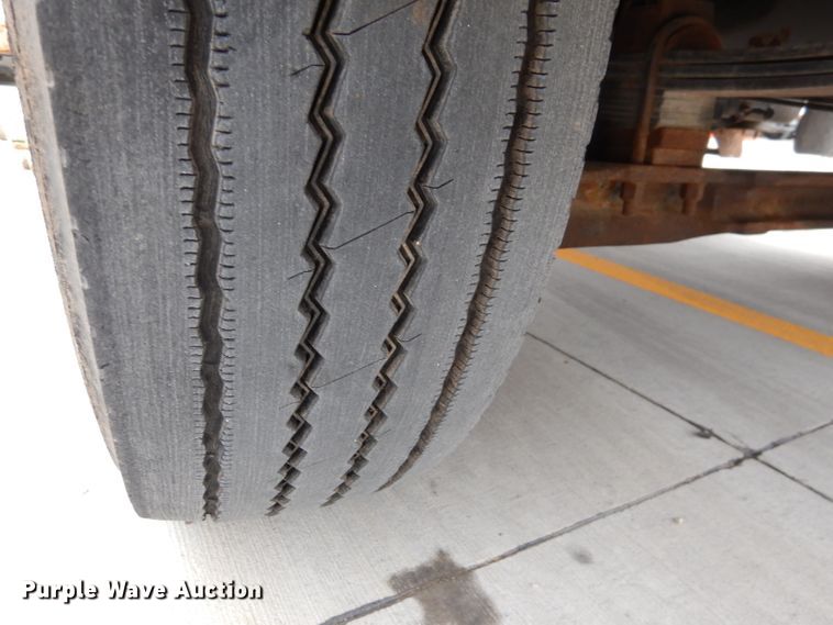 image for item DM0002 1997 Ford F800  bucket truck