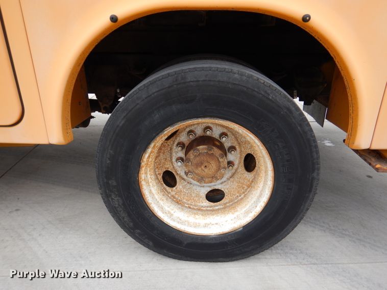 image for item DM0002 1997 Ford F800  bucket truck