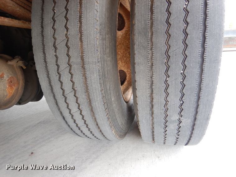 image for item DM0002 1997 Ford F800  bucket truck