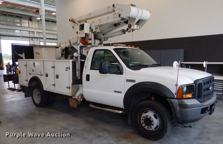 image for item DM0014 2006 Ford F550 XL  bucket truck