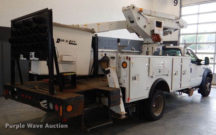image for item DM0014 2006 Ford F550 XL  bucket truck