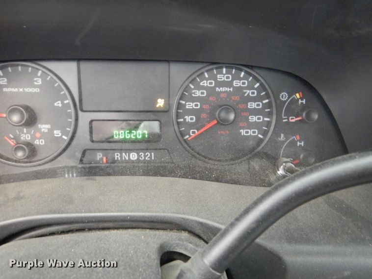 image for item DM0014 2006 Ford F550 XL  bucket truck