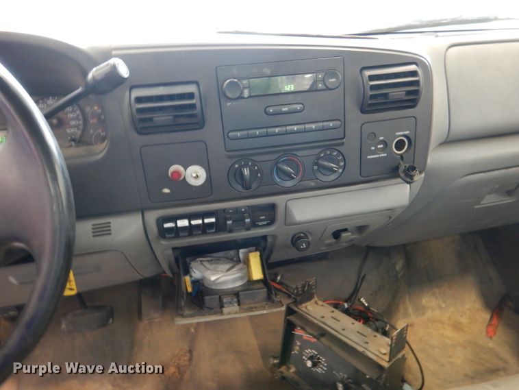 image for item DM0014 2006 Ford F550 XL  bucket truck