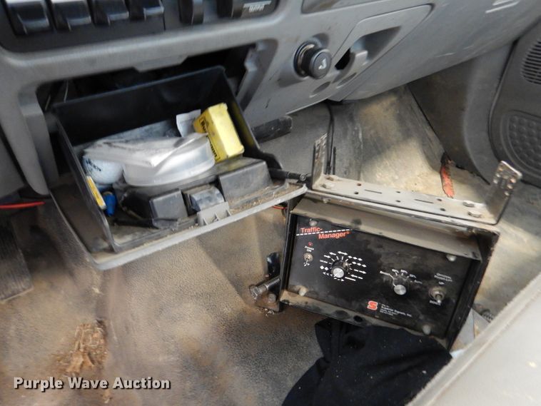 image for item DM0014 2006 Ford F550 XL  bucket truck