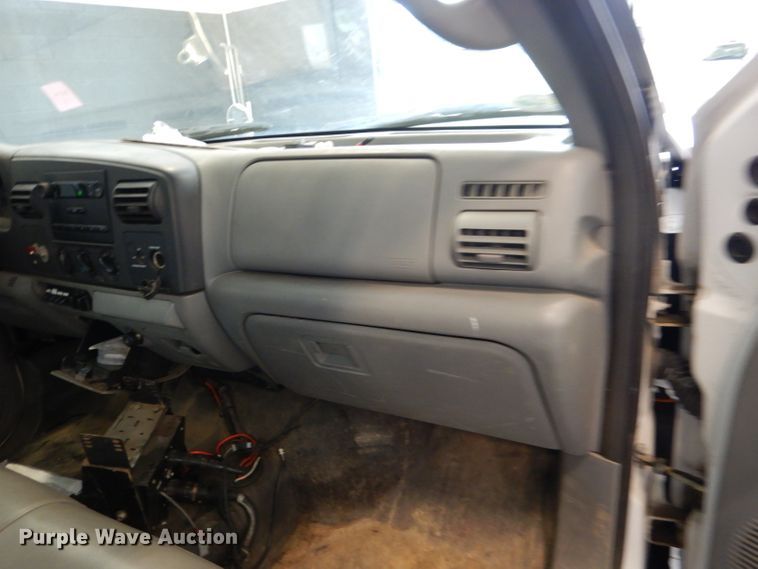 image for item DM0014 2006 Ford F550 XL  bucket truck