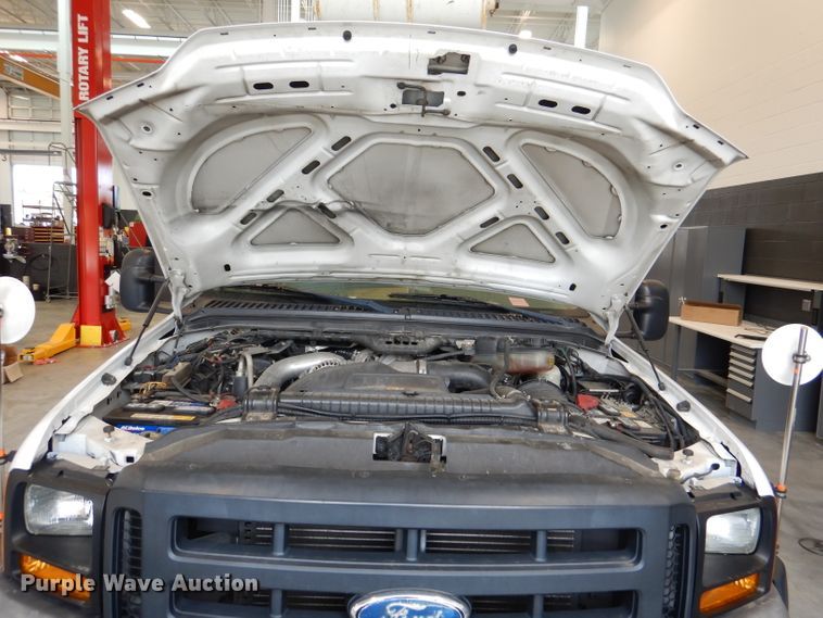 image for item DM0014 2006 Ford F550 XL  bucket truck