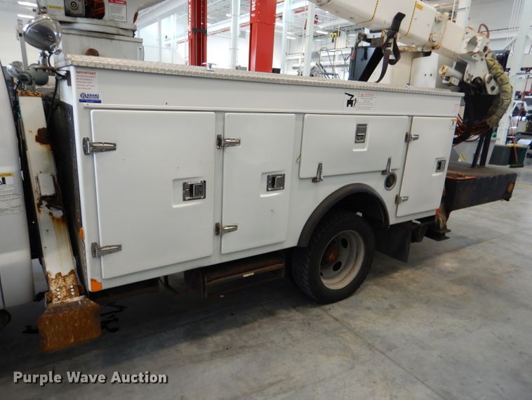image for item DM0014 2006 Ford F550 XL  bucket truck