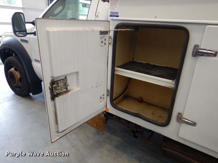 image for item DM0014 2006 Ford F550 XL  bucket truck