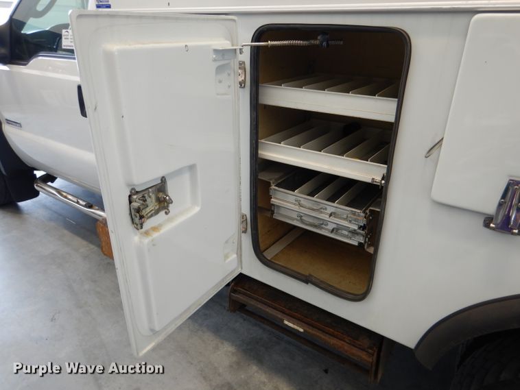 image for item DM0014 2006 Ford F550 XL  bucket truck