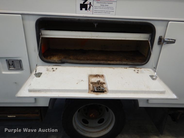 image for item DM0014 2006 Ford F550 XL  bucket truck