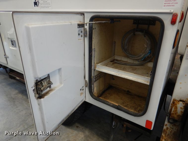 image for item DM0014 2006 Ford F550 XL  bucket truck