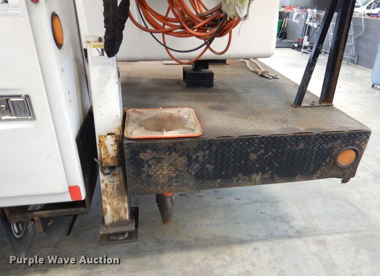 image for item DM0014 2006 Ford F550 XL  bucket truck