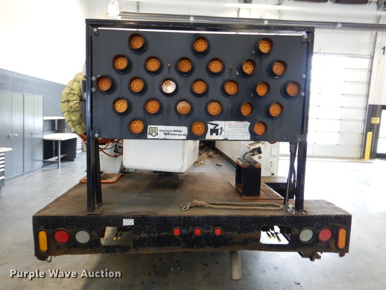 image for item DM0014 2006 Ford F550 XL  bucket truck