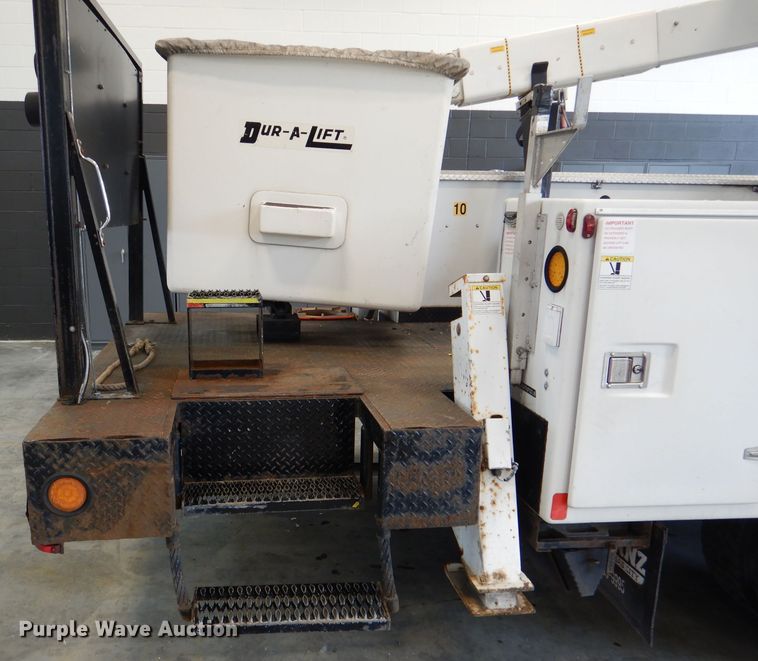 image for item DM0014 2006 Ford F550 XL  bucket truck