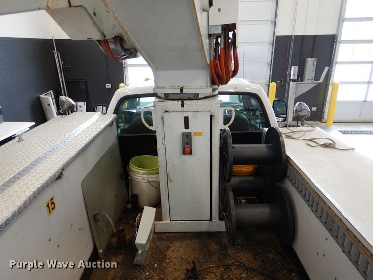 image for item DM0014 2006 Ford F550 XL  bucket truck