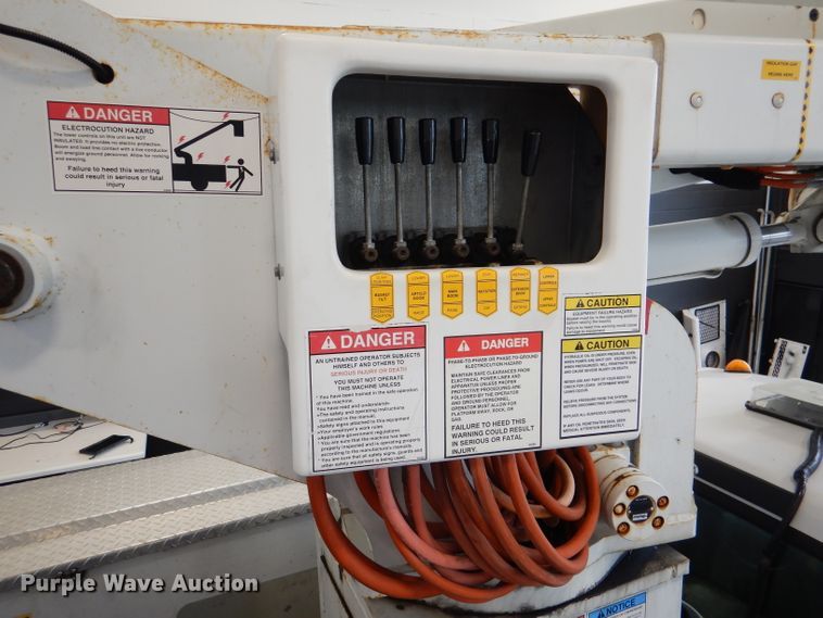 image for item DM0014 2006 Ford F550 XL  bucket truck