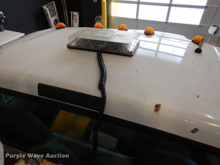 image for item DM0014 2006 Ford F550 XL  bucket truck