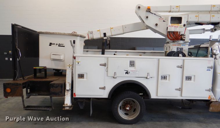 image for item DM0014 2006 Ford F550 XL  bucket truck