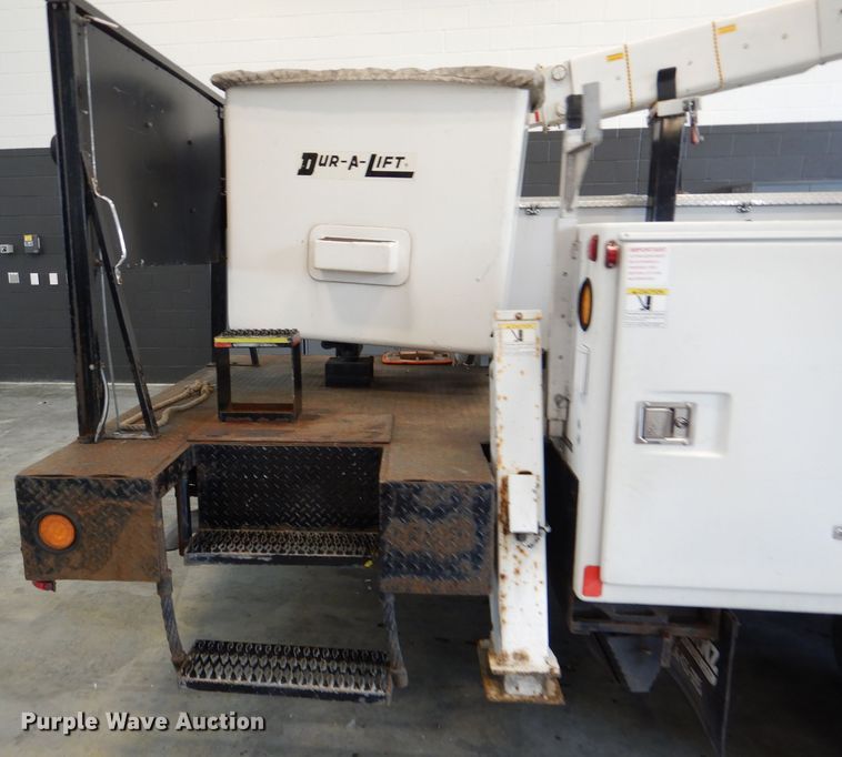 image for item DM0014 2006 Ford F550 XL  bucket truck