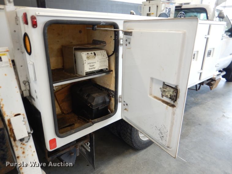 image for item DM0014 2006 Ford F550 XL  bucket truck