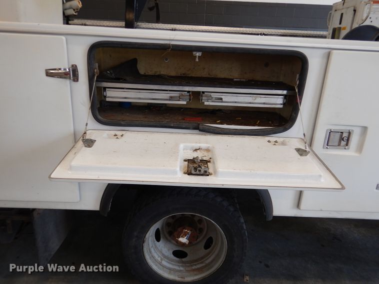 image for item DM0014 2006 Ford F550 XL  bucket truck