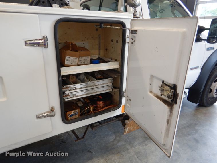 image for item DM0014 2006 Ford F550 XL  bucket truck