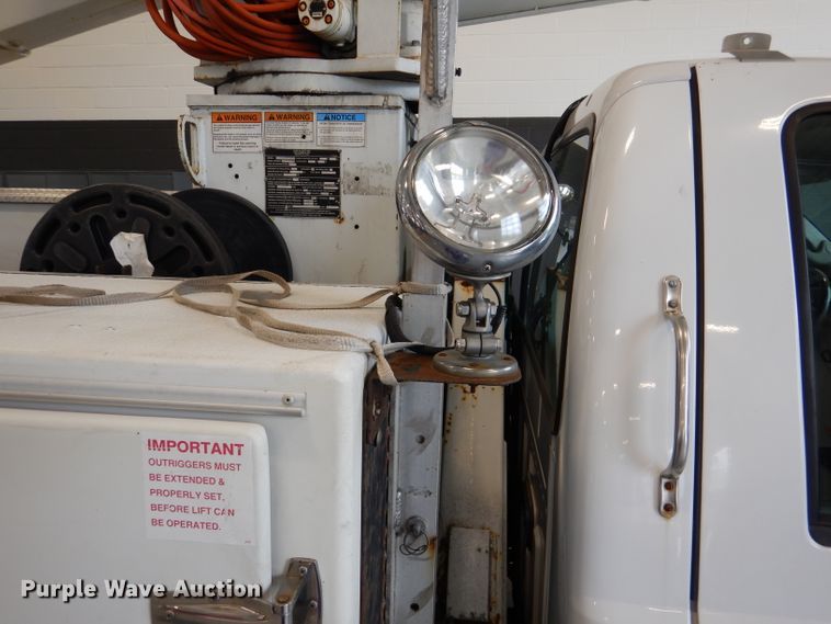 image for item DM0014 2006 Ford F550 XL  bucket truck