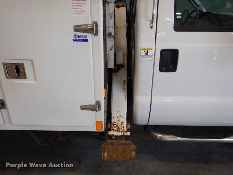 image for item DM0014 2006 Ford F550 XL  bucket truck