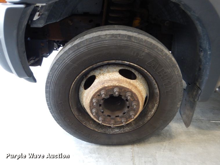 image for item DM0014 2006 Ford F550 XL  bucket truck