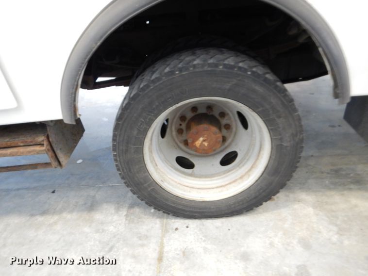 image for item DM0014 2006 Ford F550 XL  bucket truck