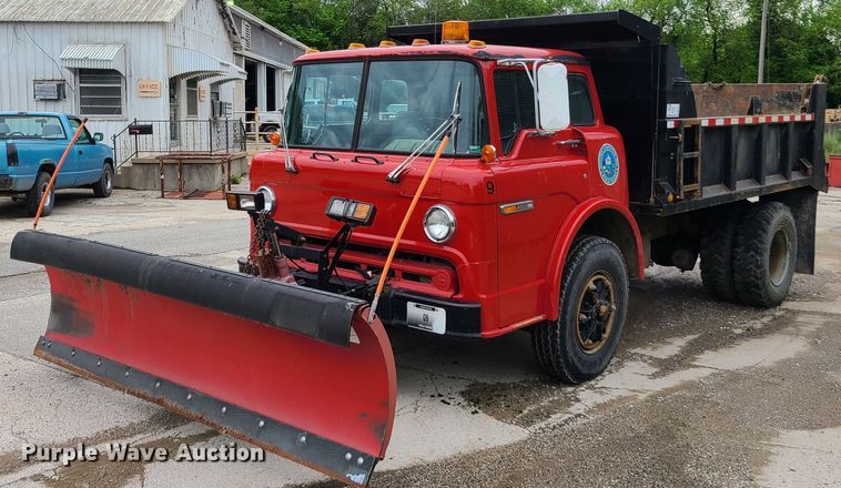 image for item DN5657 1989 Ford C8000  dump truck